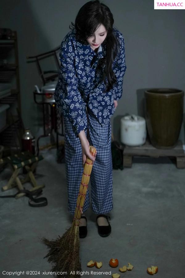 周妍希 奶瓶土肥圆 [XiuRen]高清写真图 2024.01.05 No.7915 Carol周妍希 丝袜美臀第5张图片